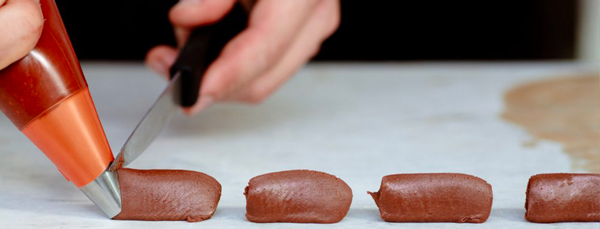 Forme e colori tra le note del cacao, delle spezie e selezionati ingredienti del nostro territorio.